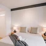 Marinha - 2 Bedrooms And Shared Pool In Arroios
