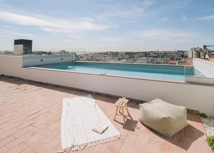 Marinha - 2 Bedrooms And Shared Pool In Arroios
