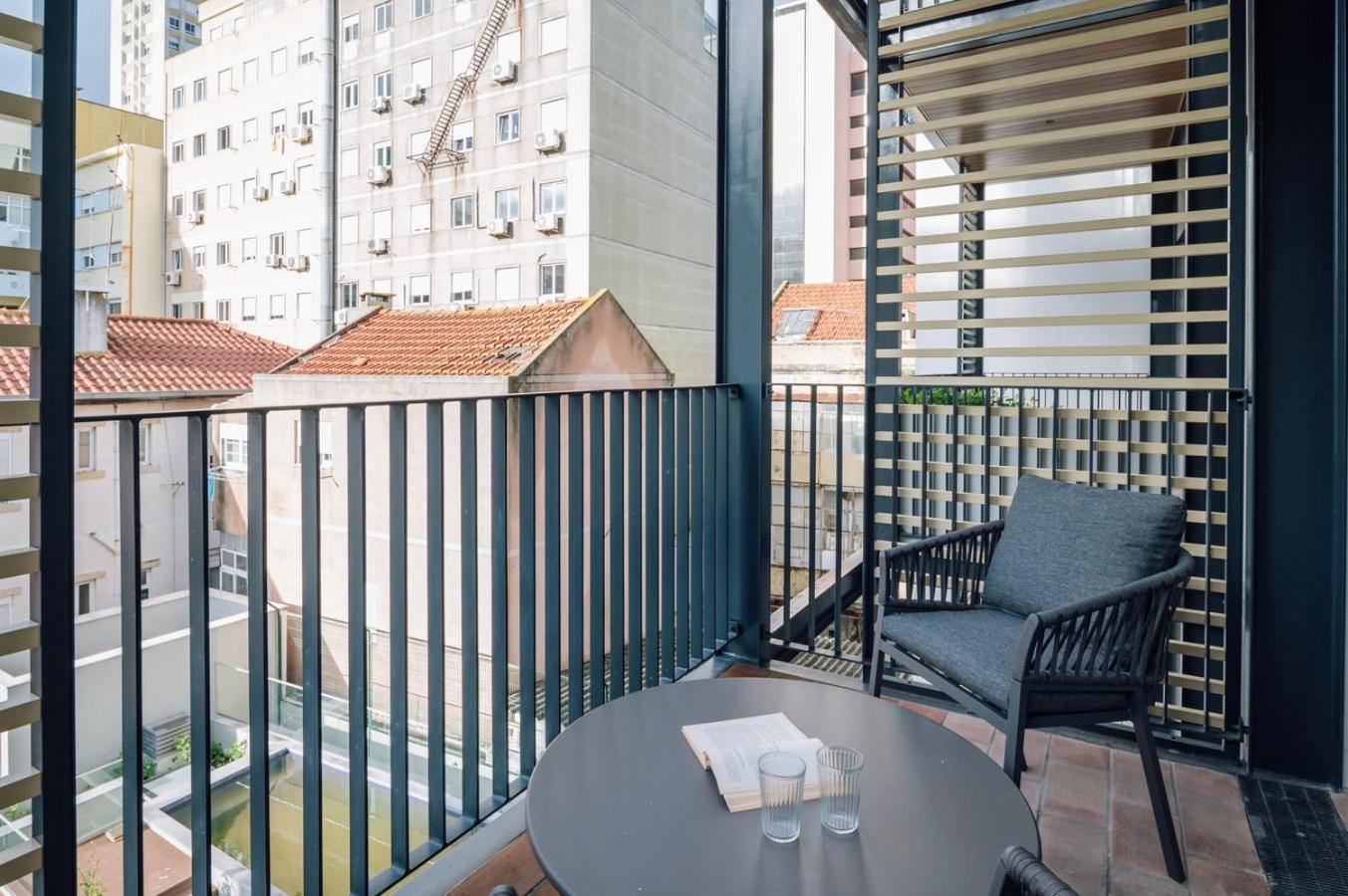 Marinha - 2 Bedrooms And Shared Pool In Arroios *